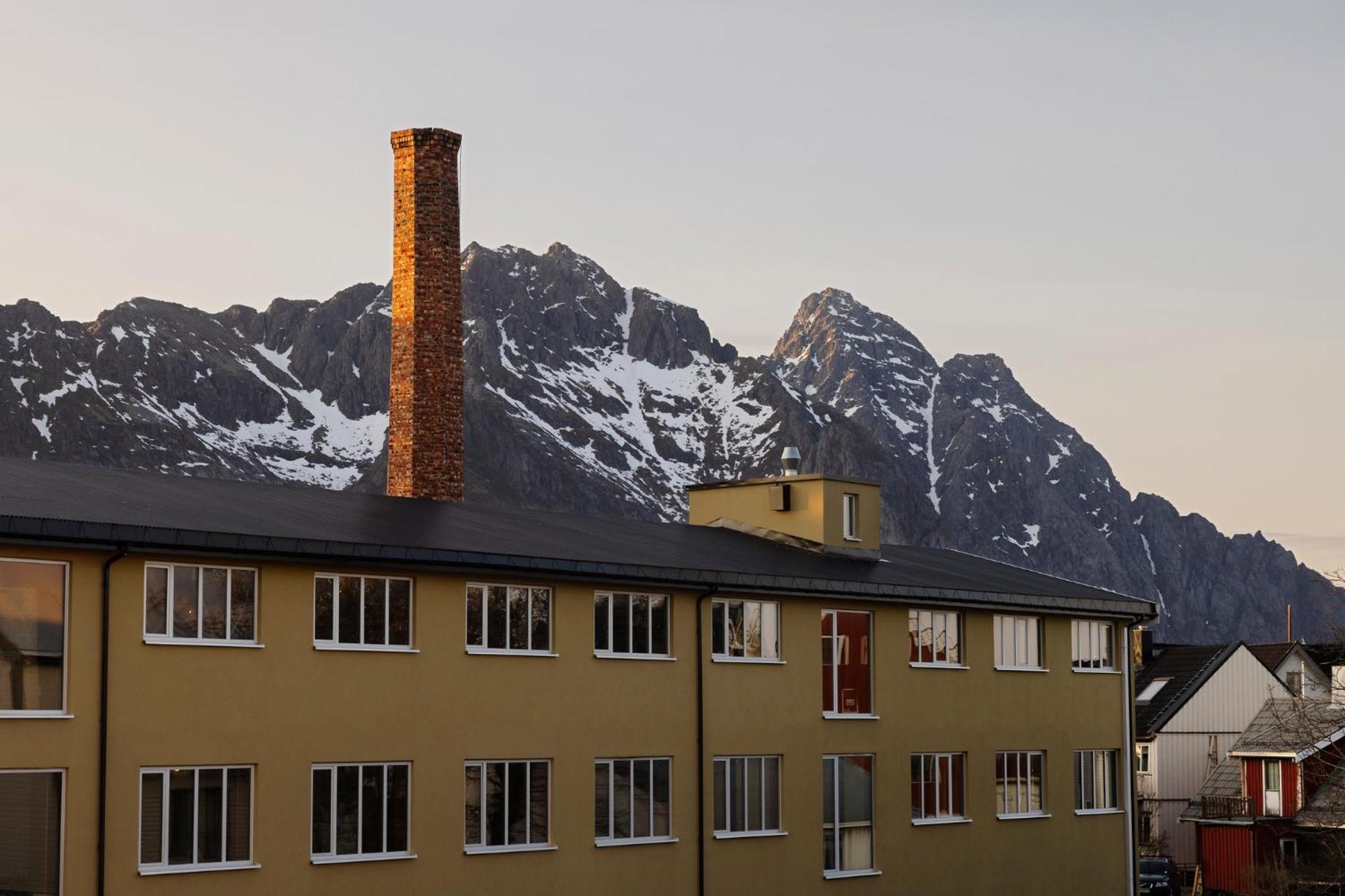 Trevarefabrikken Henningsvær Exterior foto