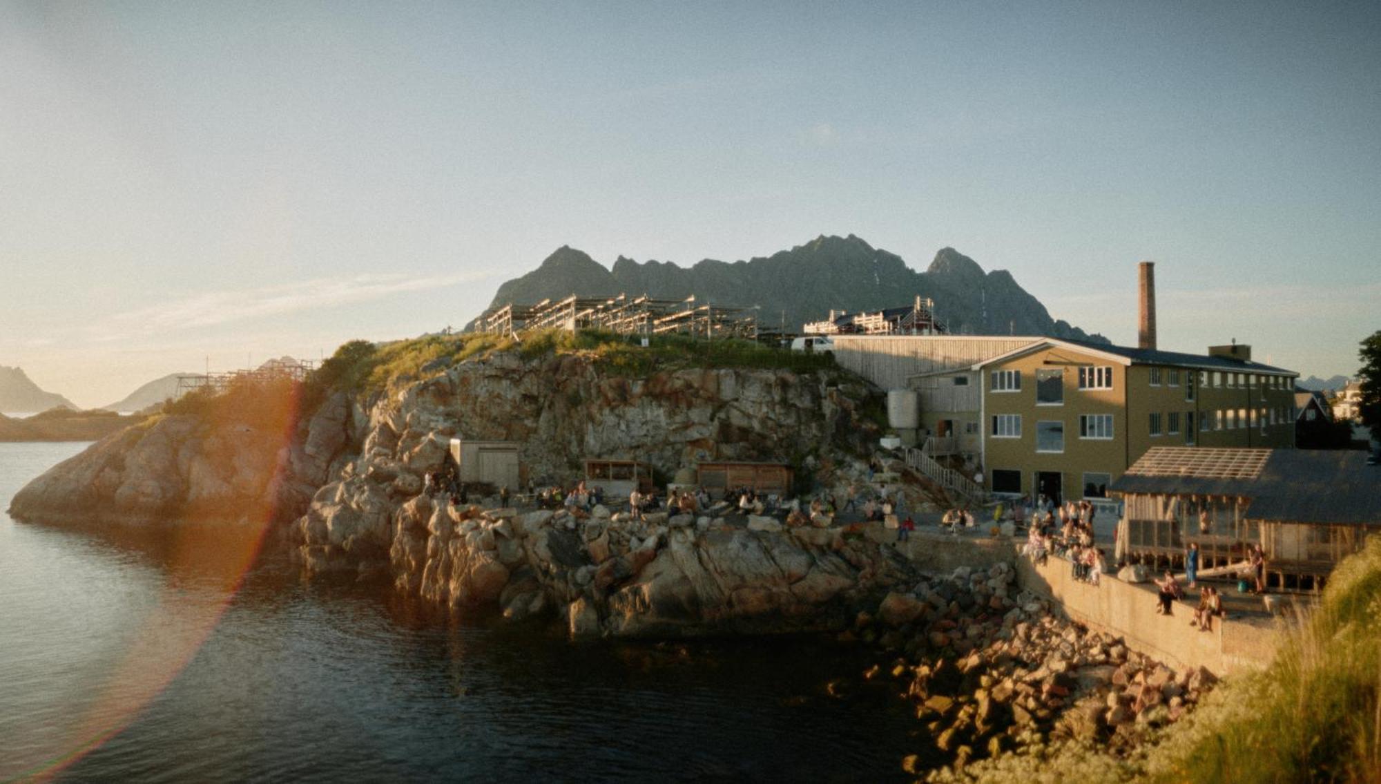 Trevarefabrikken Henningsvær Exterior foto