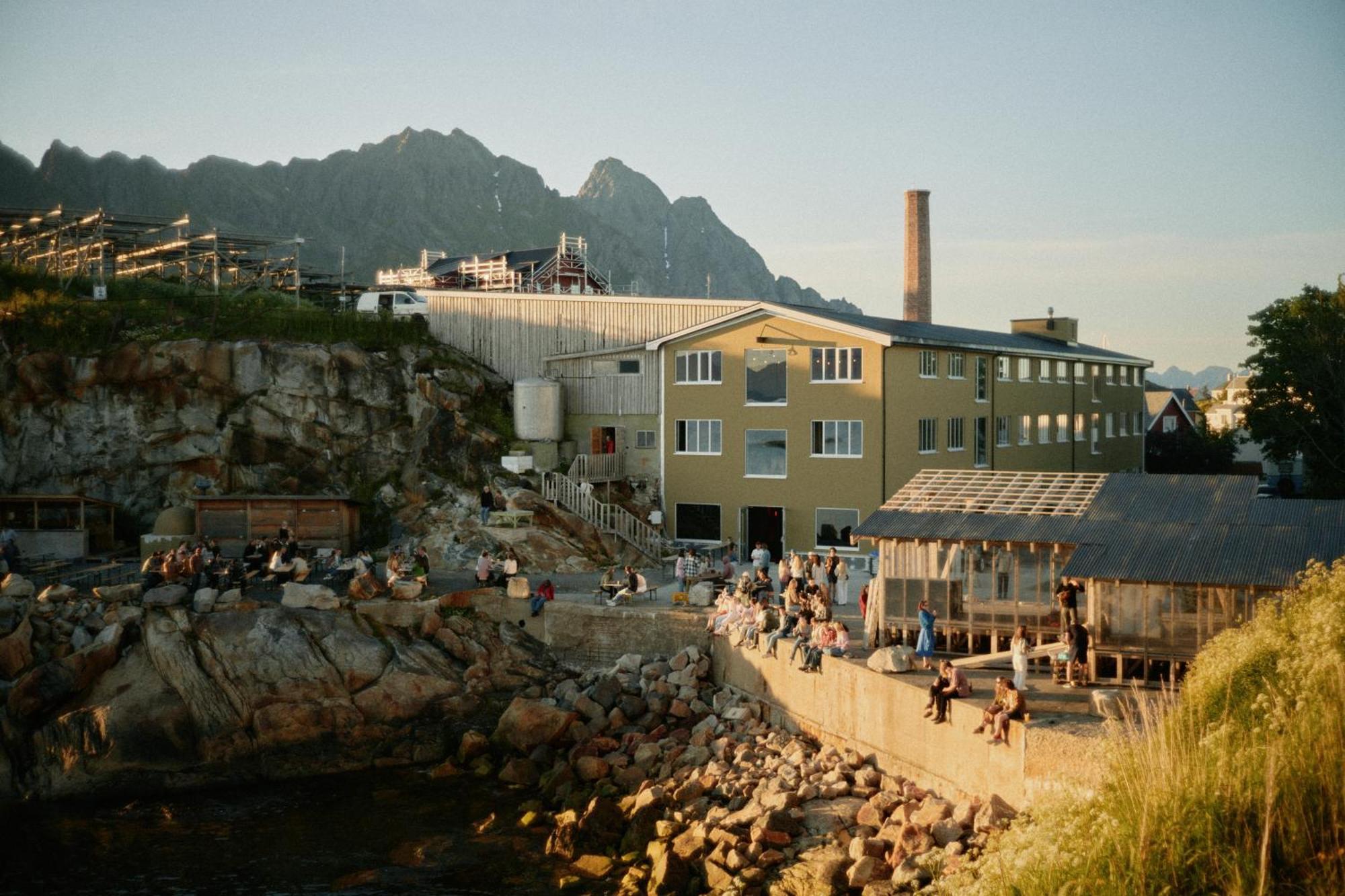 Trevarefabrikken Henningsvær Exterior foto