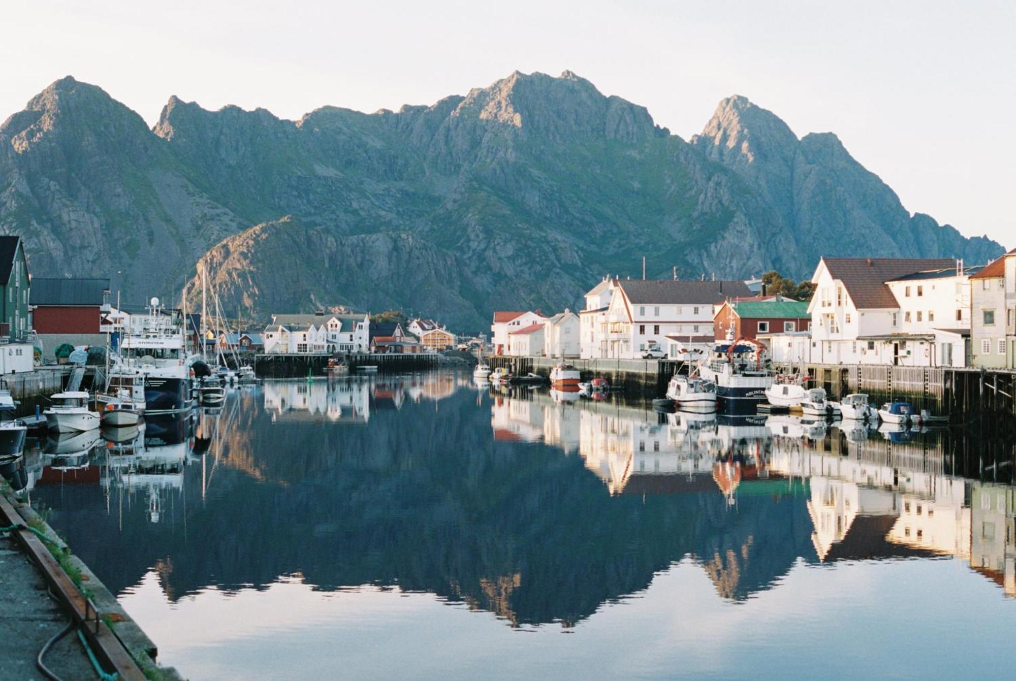 Trevarefabrikken Henningsvær Exterior foto