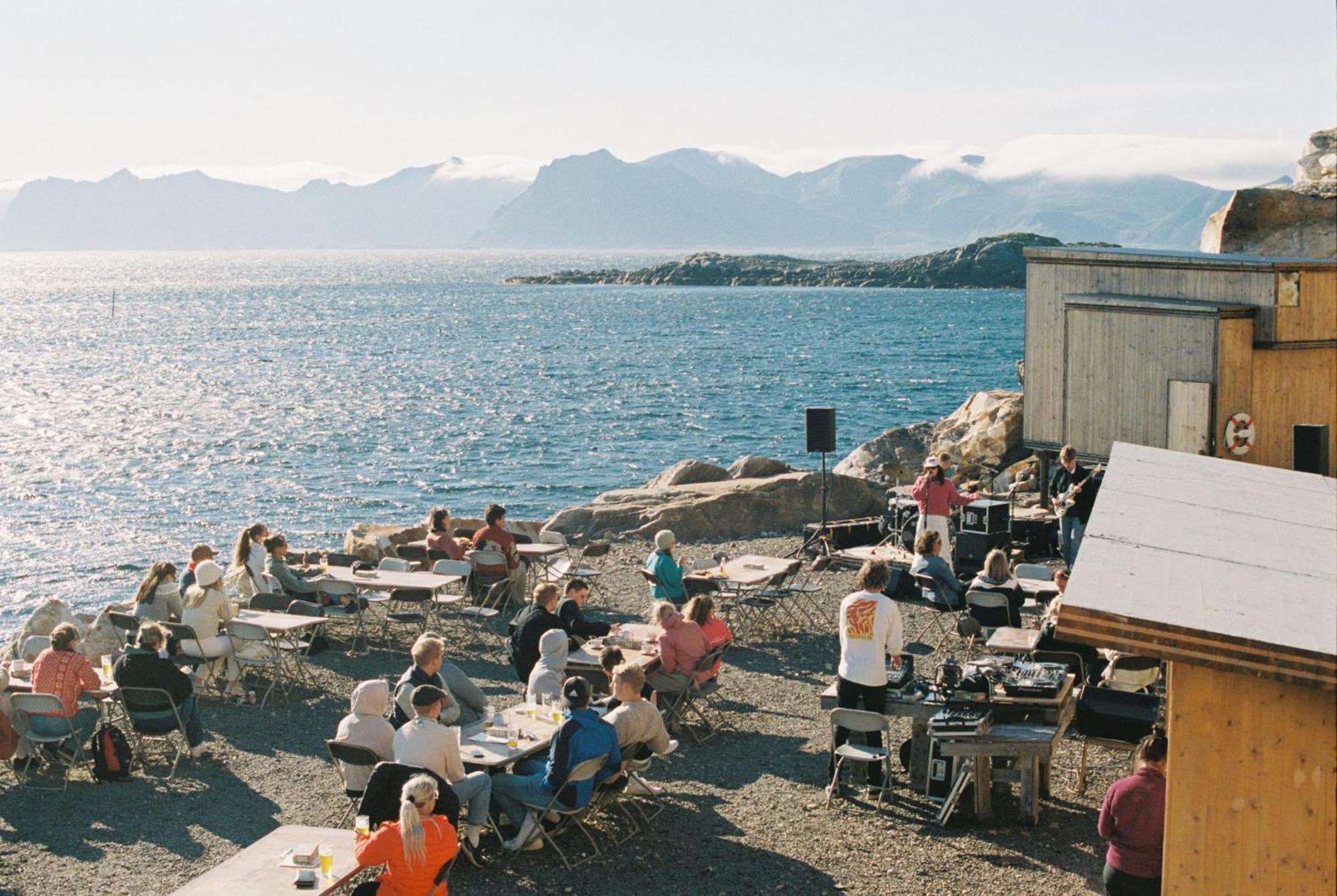 Trevarefabrikken Henningsvær Exterior foto